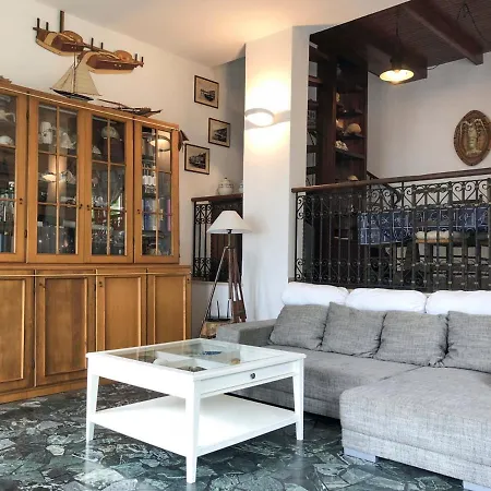 Town House Sleeps 6 With Wifi بيت للعطل *
