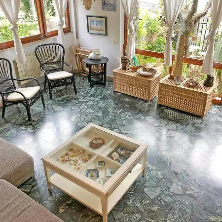 Town House Sleeps 6 With Wifi بيت للعطل *