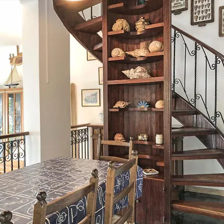 Town House Sleeps 6 With Wifi بيت للعطل