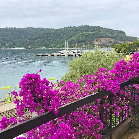 بيت للعطل Town House Sleeps 6 With Wifi بورتوفينيري